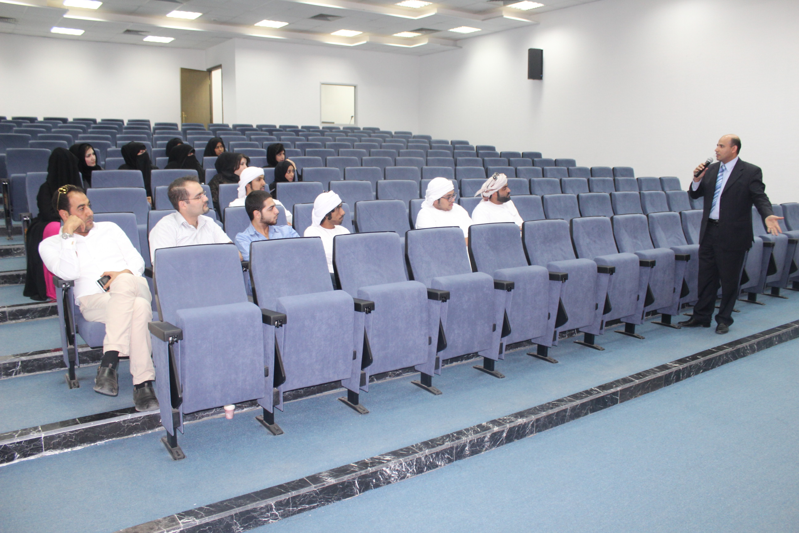 A lecture on &lsquo;Judicial Control&rsquo; in Al Ain University