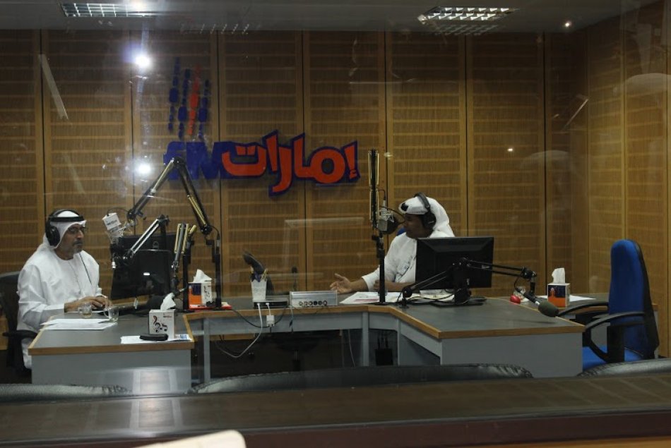 طلبة كلية الاتصال في جامعة العين –مقر العين- يزورون إذاعة أبوظبي