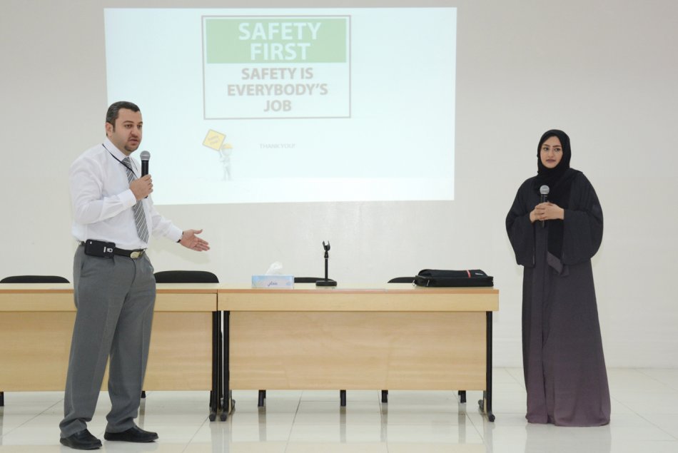 جامعة العين، جامعة العين للعلوم والتكنولوجيا، كلية الصيدلة، الصناعات الدوائية 