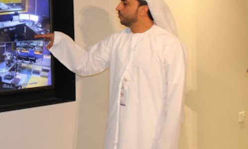 طلبة كلية الاتصال في جامعة العين –مقر العين- يزورون إذاعة أبوظبي