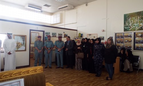 طلبة جامعة العين يزورون مركز رعاية الأحداث 