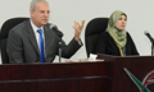 رئيس جامعة العين يلتقي الطلبة الجدد