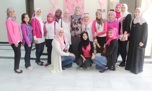 حملة توعوية عن سرطان الثدي في جامعة العين