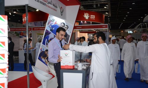 جامعة العين تشارك في معرض نجاح 2014