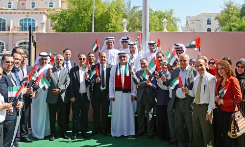 علم الإمارات«ارفعه عالياً.. ليبقى شامخاً» في جامعة العين