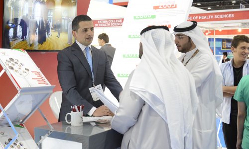 جامعة العين تشارك في معرض النجاح 2015