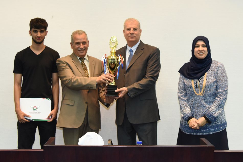 تكريم الطلبة الفائزين في دوري الألعاب الرياضية للكليات 