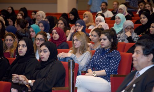 مع بداية العام الجامعي الجديد 2016-2017 .. نائب رئيس الجامعة يرحب بالطلبة الجدد