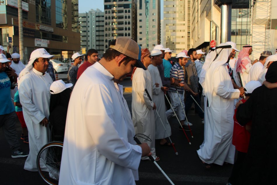 مشاركة طلبة الجامعة - مقر العين - في مسيرة اليوم العالمي للعصا البيضاء بإمارة الشارقة 