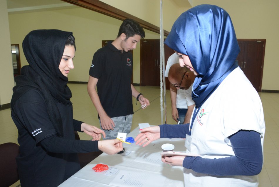 أجواء من الترفيه .. المرح .. والمنافسة بين أسرة جامعة العين
