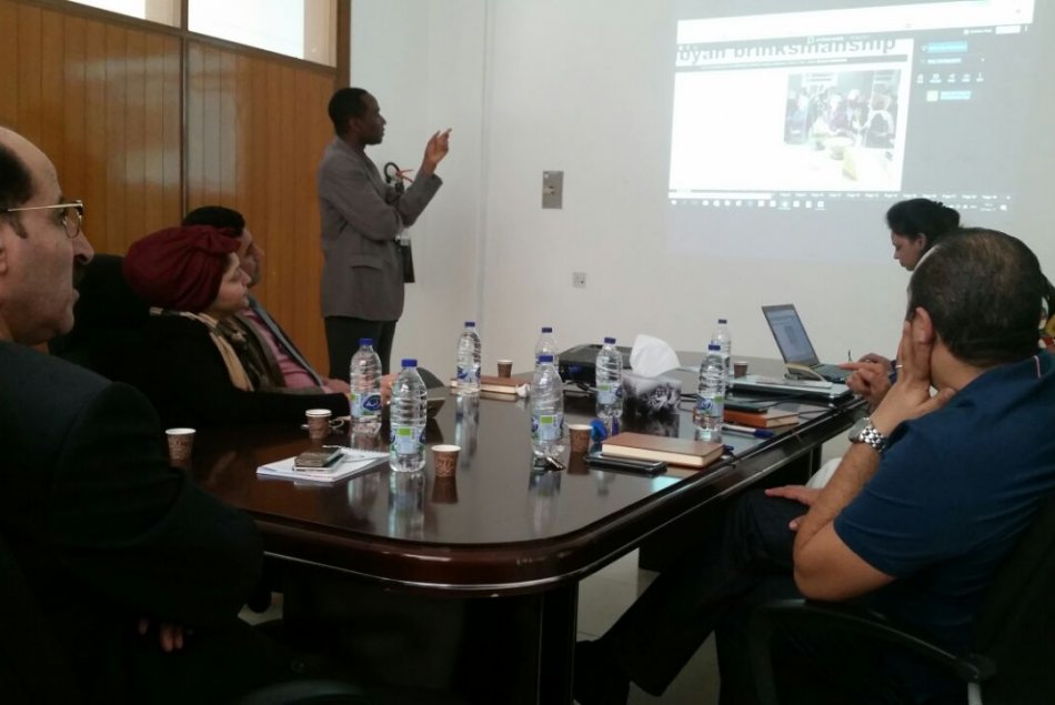 Lively Discussion about PressReader at Khalifa Library 