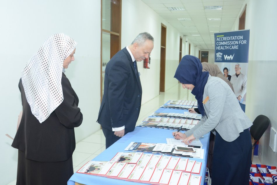 جامعة العين تحتضن ورشة عمل آليات ومعايير اعتماد الصيدليات العالمية