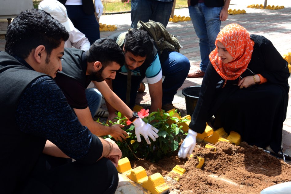 جامعة العين ترفع شعار 