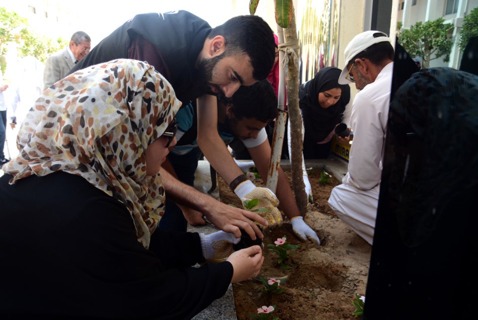 جامعة العين ترفع شعار 
