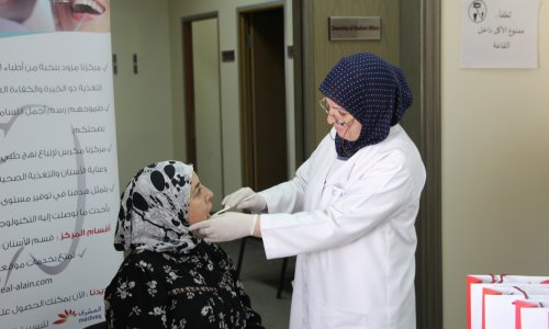 فعالية صحية لتعزيز صحة الفم والأسنان بتنظيم من عمادة شؤون الطلبة