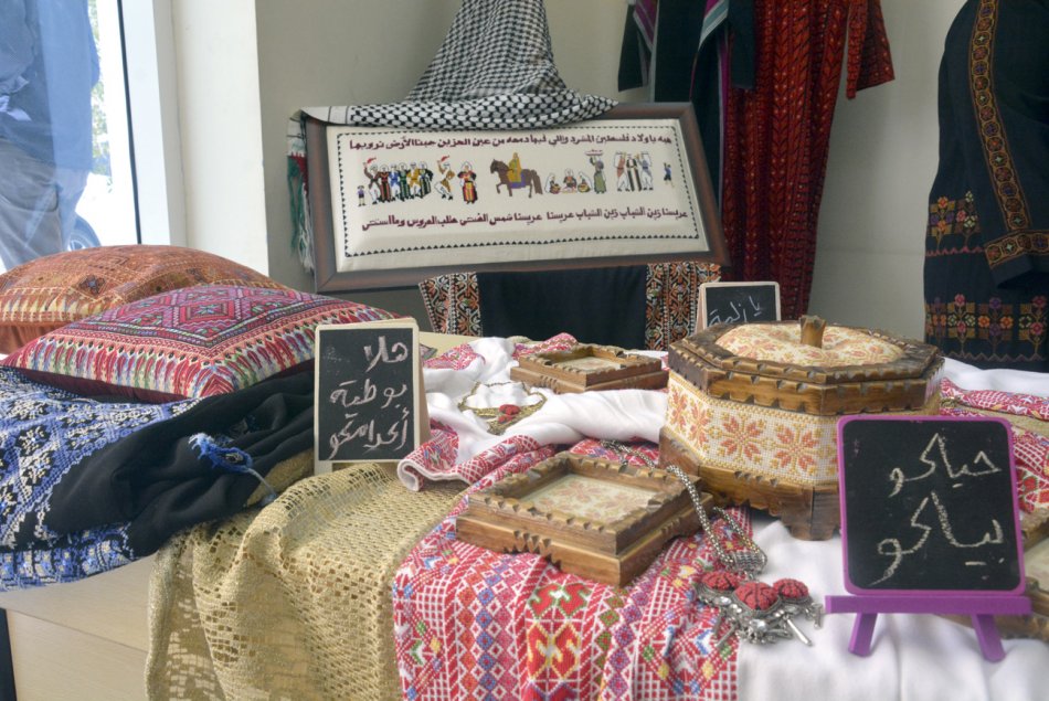 معرض 