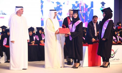 نهيان بن مبارك يشهد حفل تخريج الفوج الحادي عشر من طلبة جامعة العين