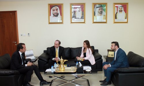 وفد من منظمة AmidEAST يزور جامعة العين بمقرها في أبوظبي