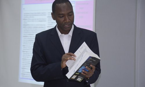 AAU Improves the English Skills through Dictionaries