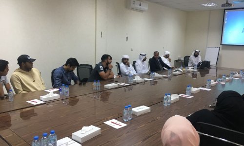 طلبة جامعة العين يزورون وزارة الموارد البشرية والتوطين