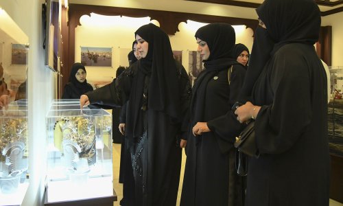 طلبة جامعة العين يزورون 