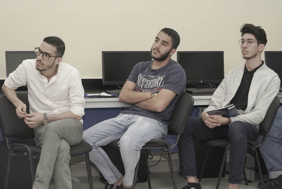 تجارب على قياس وفحص المعدات الإلكترونية