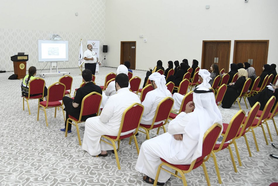 محاضرة حول كيفية الاستجابة للحرائق والزلازل