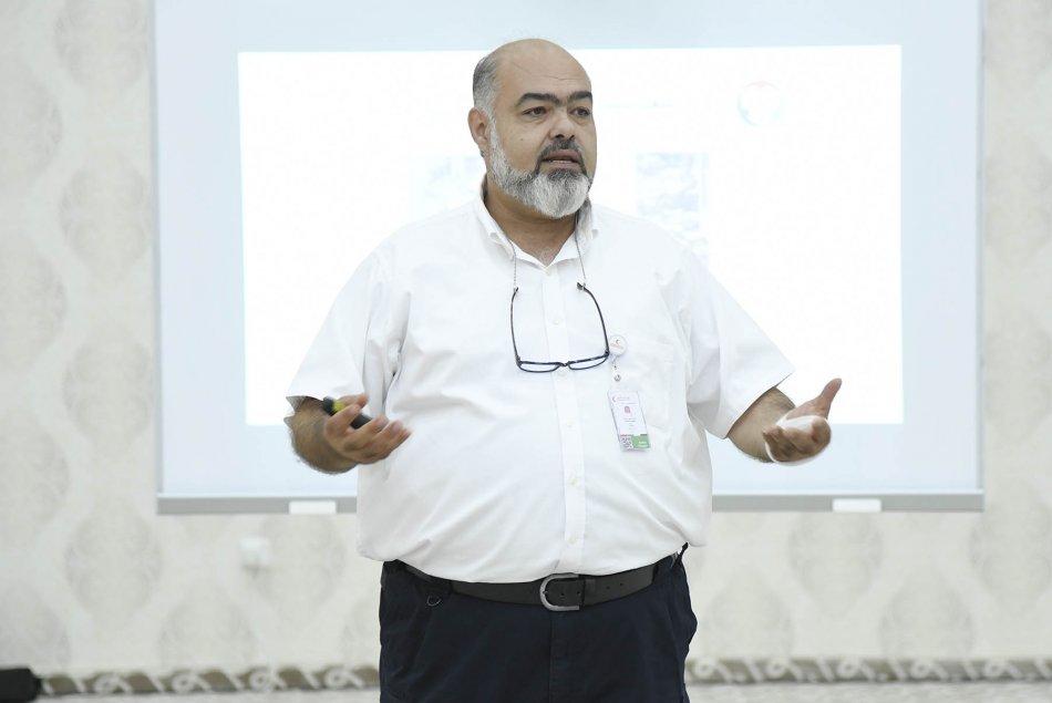 محاضرة حول كيفية الاستجابة للحرائق والزلازل