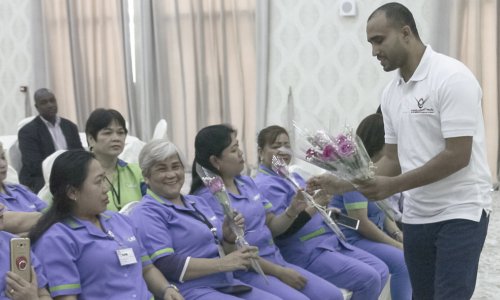 جامعة العين تكرم عامليها في يومهم العالمي تقديراً لجهودهم 