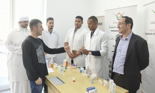 صيادلة المستقبل يقدمون 