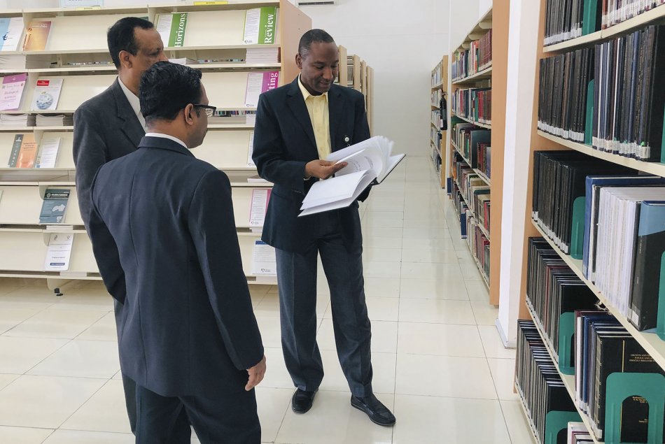 زيارة أمناء مكتبة جامعة بيتس بيلاني 