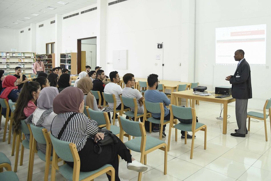 ورشة تعريفية بمكتبة خليفة للطلبة الجدد 