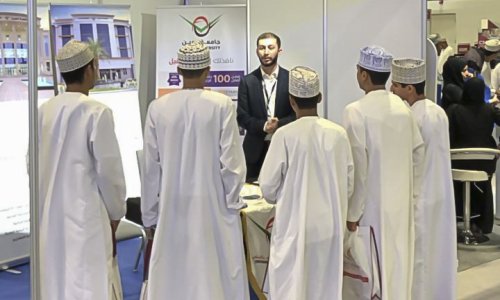 إيدو تراك عُمان يعزز التواصل مع الطلبة العمانيين