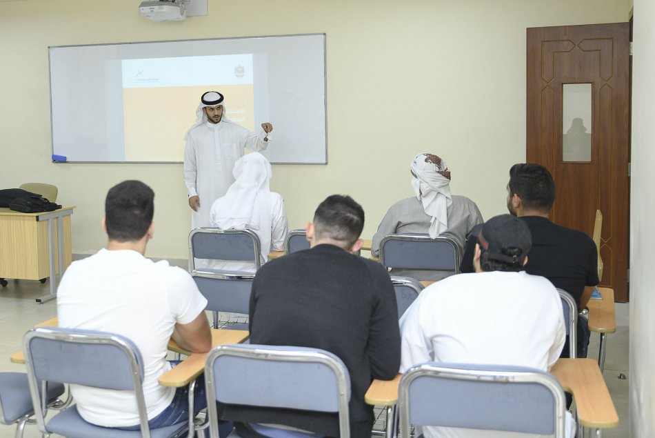 محاضرة توعوية بالجرائم الإلكترونية بعنوان لا يخدعونك