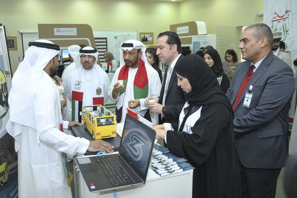 معرض إبداعات إماراتية تنظيم جائزة خليفة التربوية