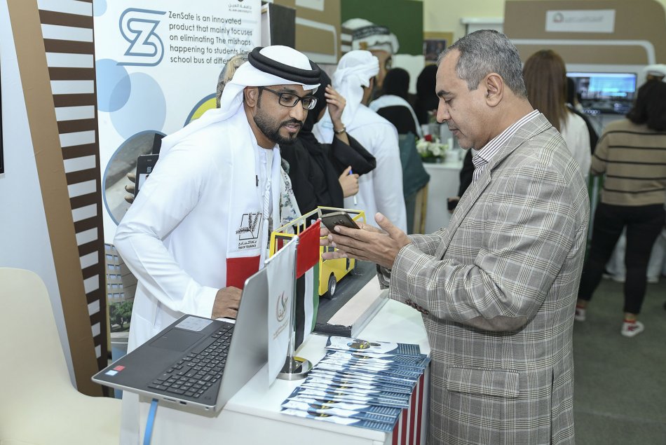 معرض إبداعات إماراتية تنظيم جائزة خليفة التربوية
