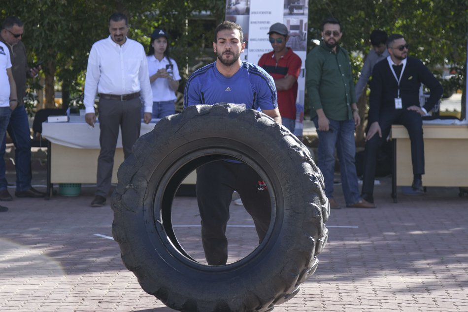 فعالية أقوى طالب في الجامعة