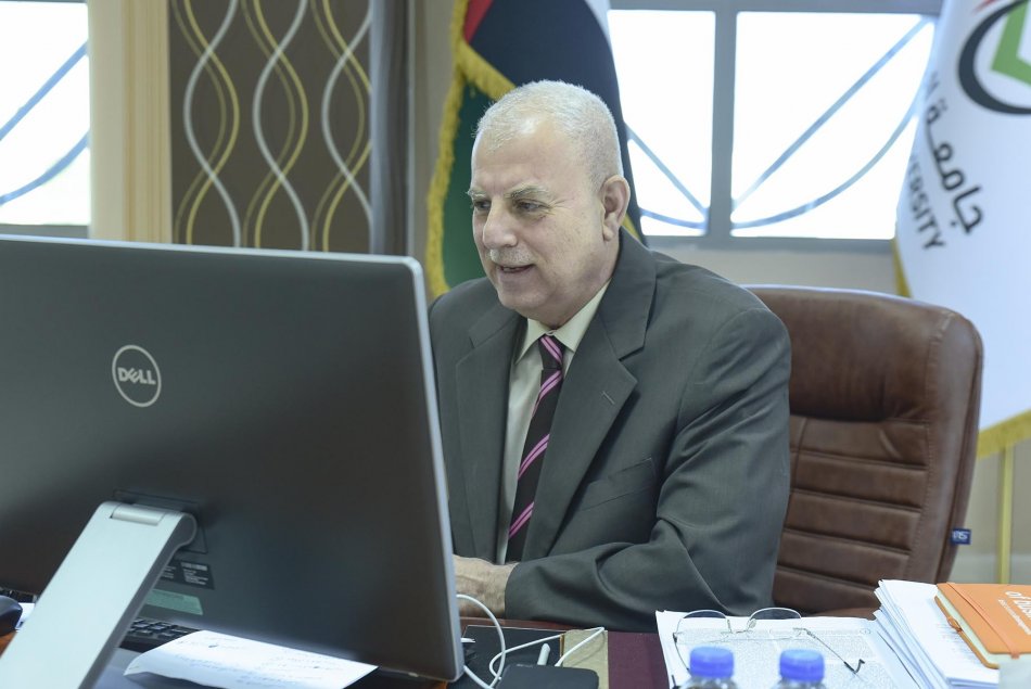 جلسة حوارية لرئيس الجامعة بمناسبة اليوم العالمي لتطوير المعلومات
