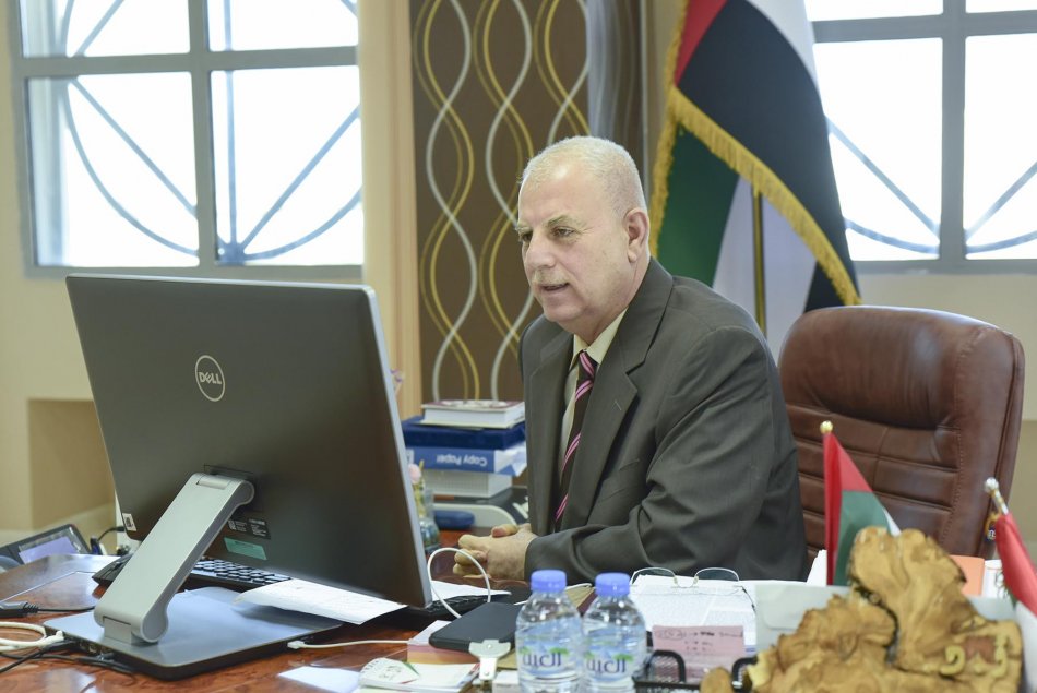 جلسة حوارية لرئيس الجامعة بمناسبة اليوم العالمي لتطوير المعلومات
