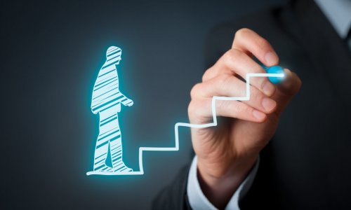 جامعة العين تقدم طرقاً إيجابية لتنمية الذات