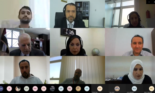 The virtual meeting with new students enhances communication remotely