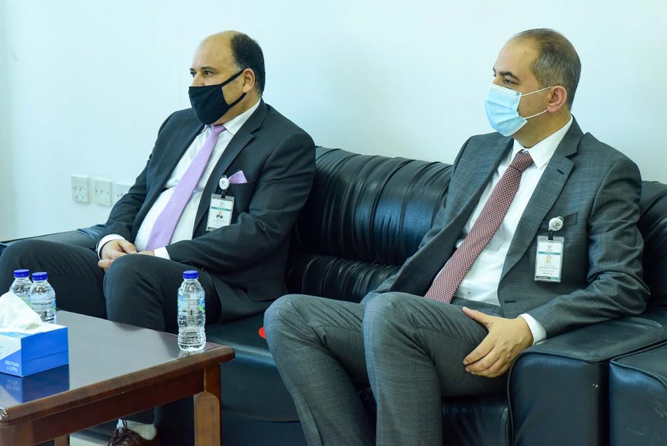 The President honors the distinguished committees at Al Ain University