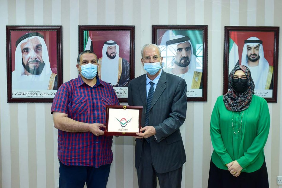 The President honors the distinguished committees at Al Ain University