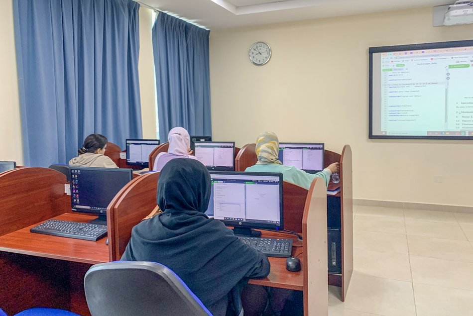 ورشة عمل حول اللاتك لطلبة الهندسة