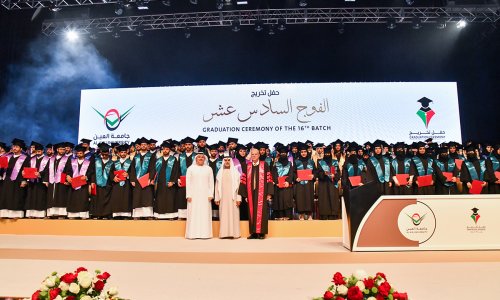 نهيان بن مبارك يشهد حفل تخريج الدفعة 16 من جامعة العين