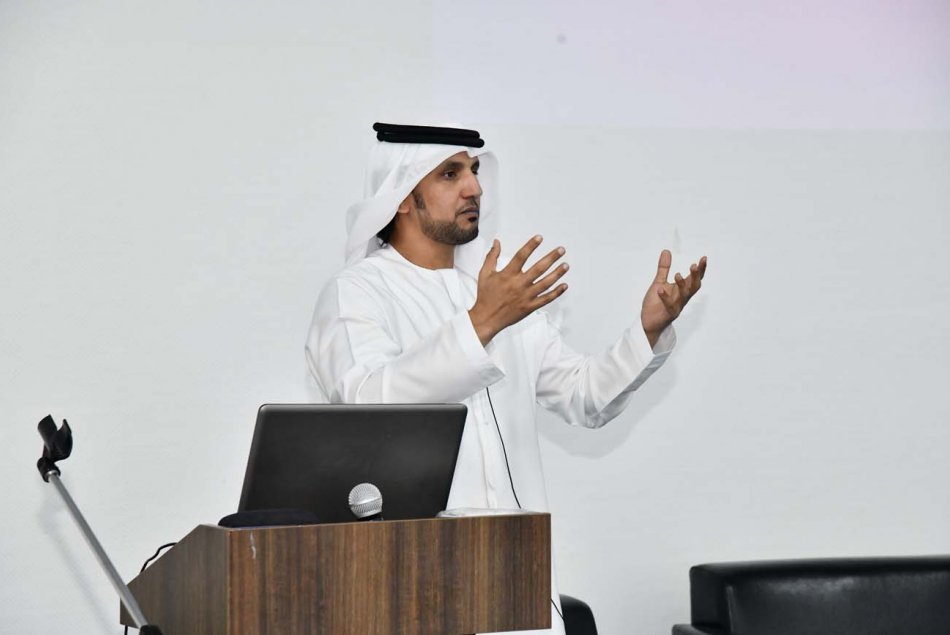 ورشة عمل بعنوان السوشيال ميديا بين الافتراض والواقع