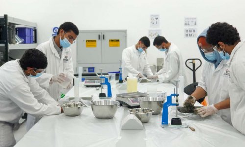 كلية الهندسة تنظم برنامج للتدريب العملي لطلاب الثانوية العامة في مدرسة التكنولوجيا التطبيقية