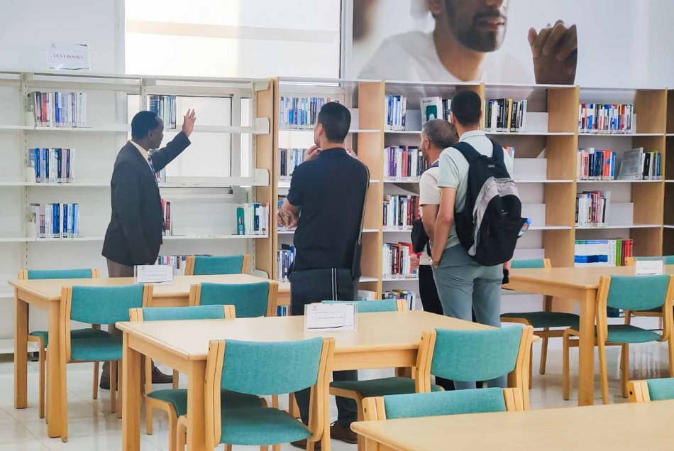 زيارة وفد من الجزائر لمكتبة خليفة 