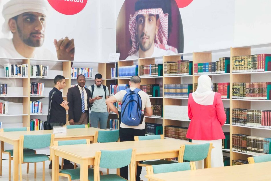 زيارة وفد من الجزائر لمكتبة خليفة 
