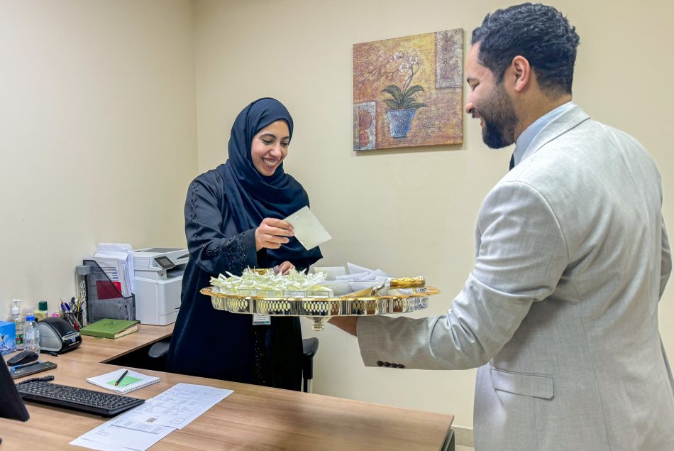 توزيع هدايا تذكارية بمناسبة شهر رمضان المبارك 